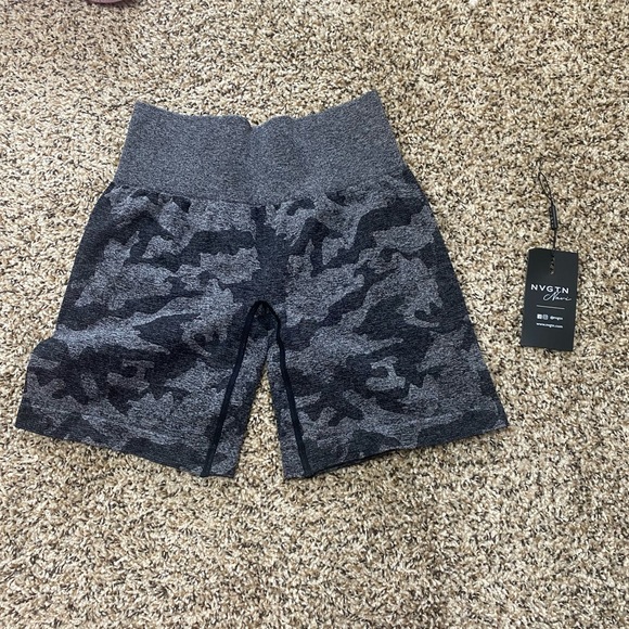 NWT Nvgtn seamless shorts size medium - Picture 2 of 2